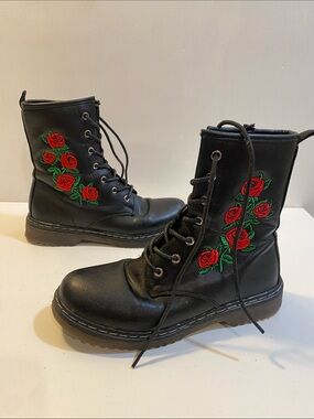 Black Women's Lace-Up Combat Boots with Red Rose Embroidery Size 38